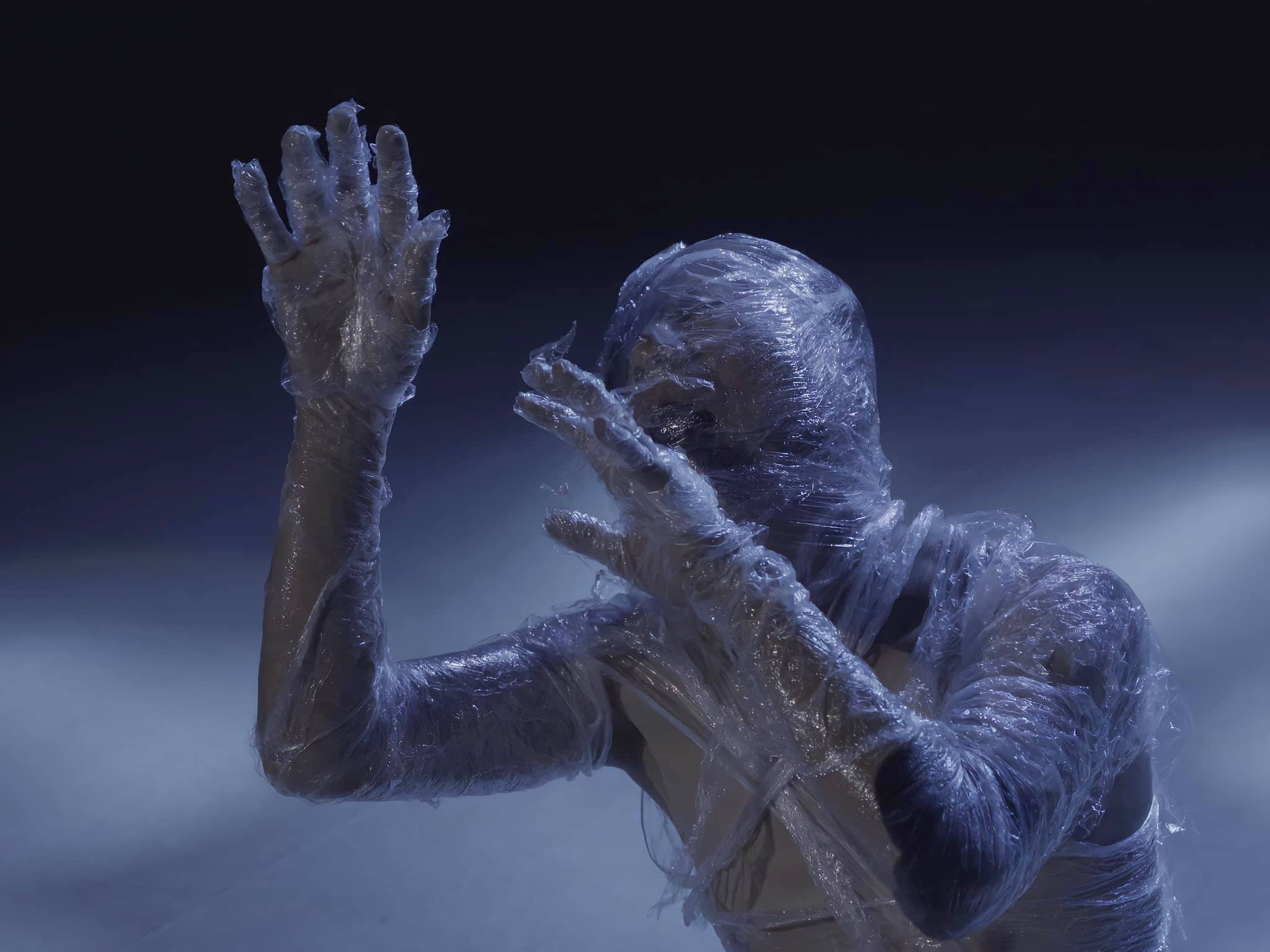 AMPKIND, 헐리우드 배우에게 '독도 손수건' 증정 ...